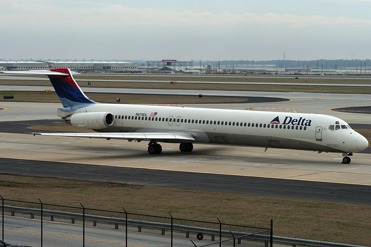 A Delta Air Lines McDonnell Douglas MD-88 was operating flight DL1425 when ...